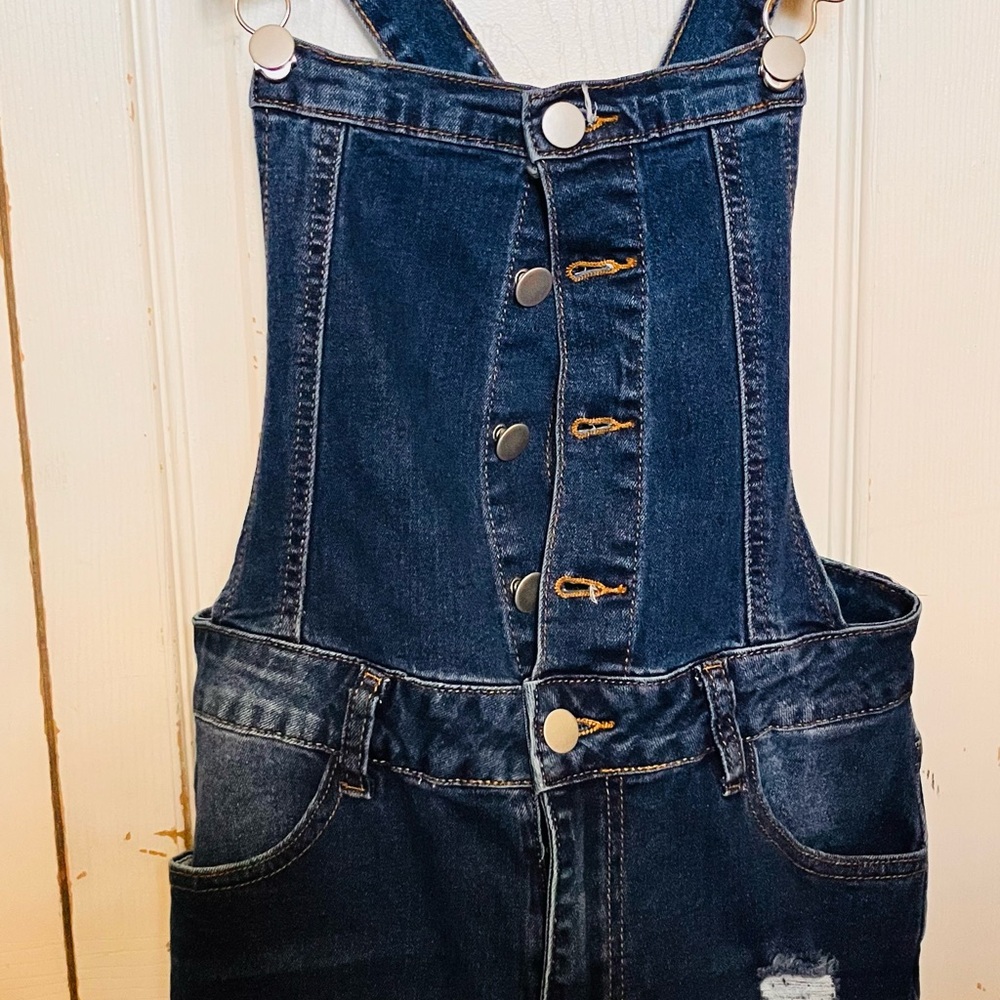Female suspenders